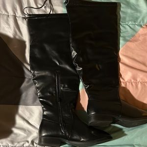 i’m selling these knee high boots, worn once! very cute for outing!